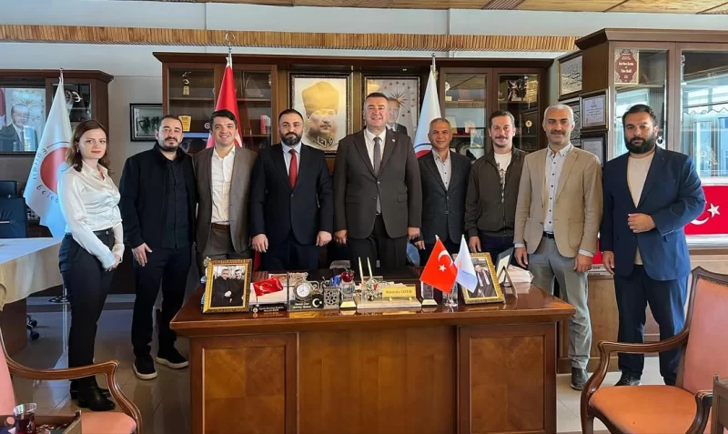 Yönetim Kurulu Başkanımız ve Yönetim Kurulu üyelerimizden oluşan IMB heyeti, Eğirdir Belediye Başkanı Sn. Mustafa Özer’i makamında ziyaret etmiştir.